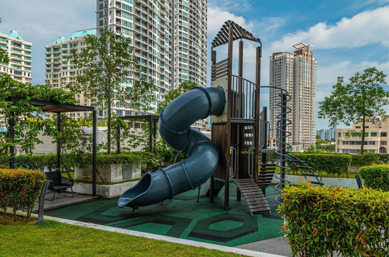 Fantasy Funland Retreat By The Only Bnb Tanjung Tokong Exterior photo